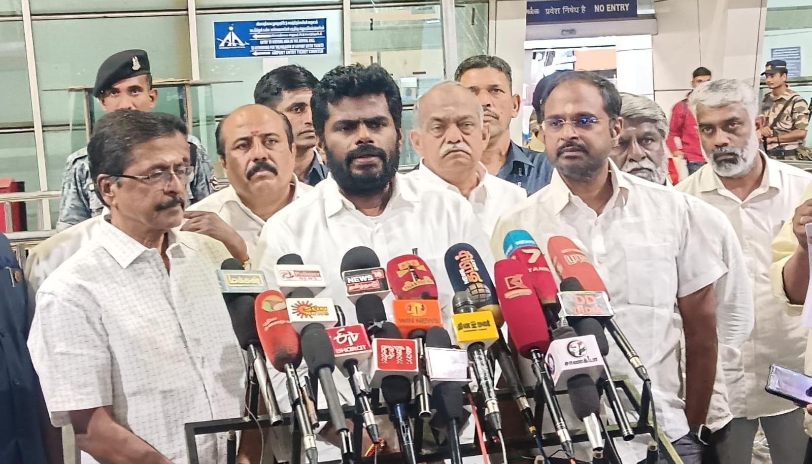 ஈரோடு இடைத்தேர்தலில் பாஜக போட்டியிடாதது குறித்து கோவையில் விளக்கம் அளித்த அண்ணாமலை...