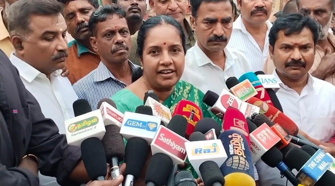 இந்த ஆட்சியில் இளவரசருக்கு பட்டம் சூட்டுவதிலும் இருக்கும் கவனம் மக்களைப் பற்றி இருப்பதில்லை-  வானதி சீனிவாசன் விமர்சனம்...