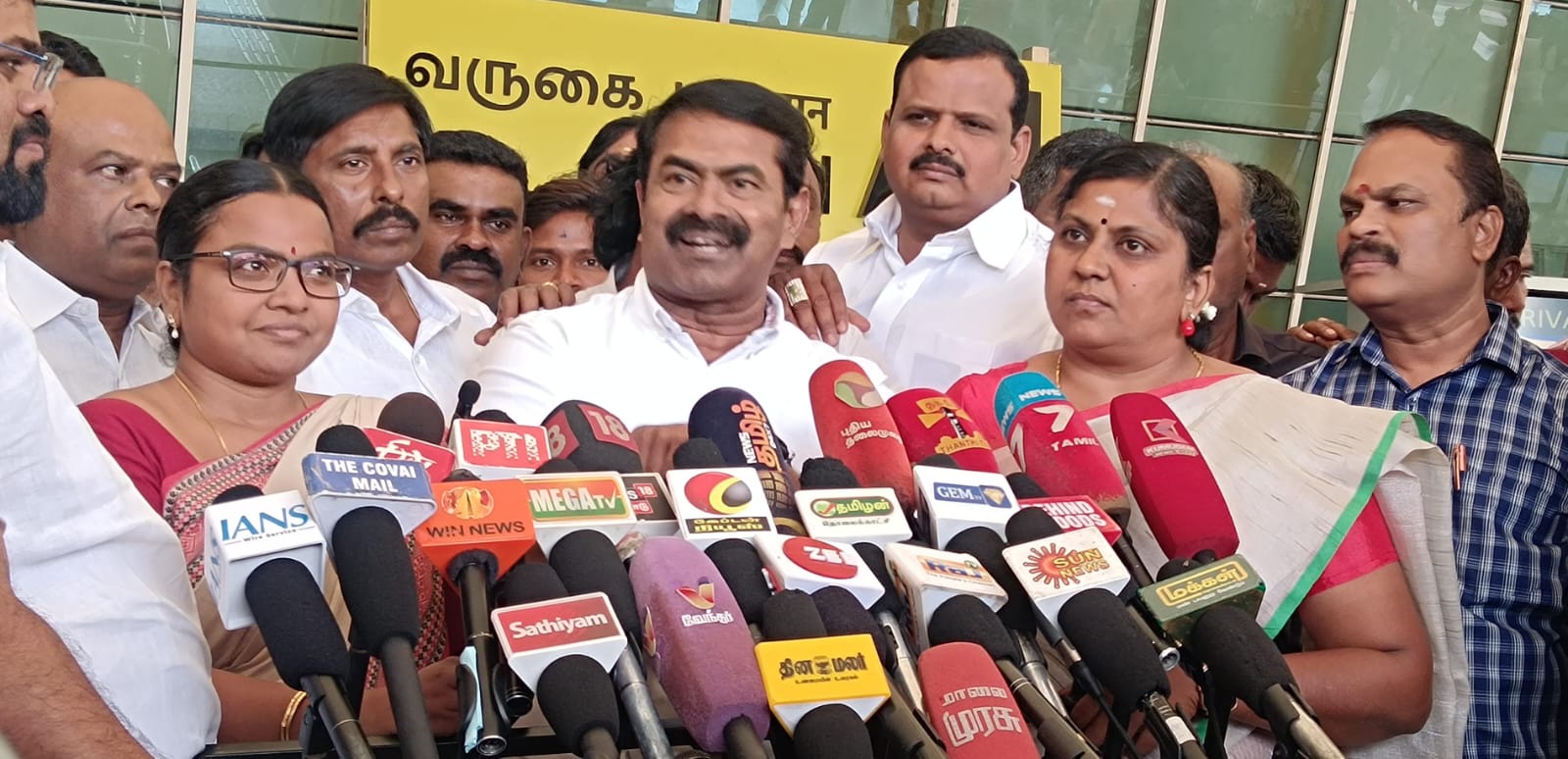 திமுகவையும் சேர்த்து நாங்கள்தான் வளர்க்க வேண்டி இருக்கிறது- கோவையில் சீமான் பேட்டி...