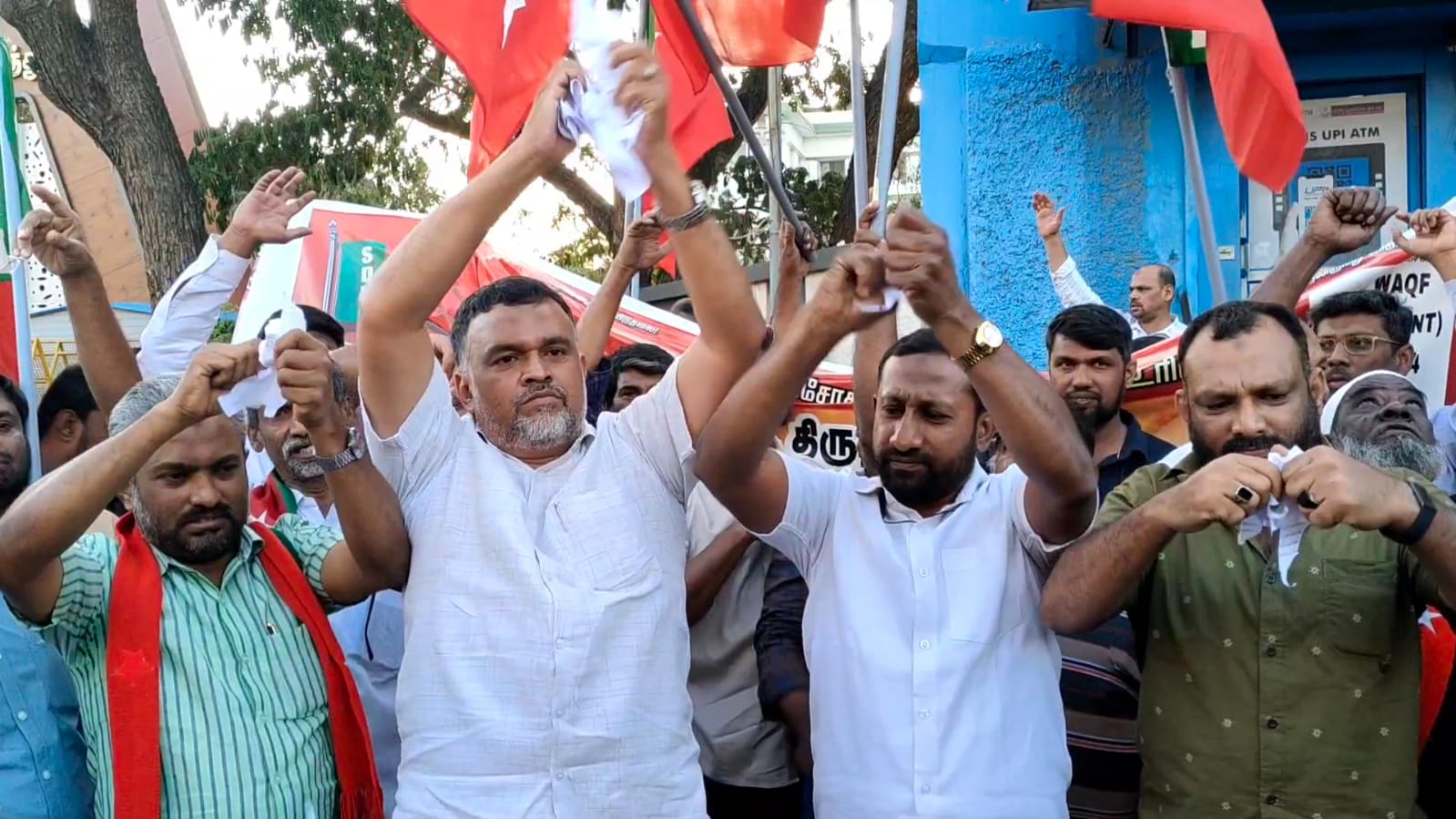 வக்ஃபு திருத்த மசோதா நகலை கிழித்து கோவையில் SDPI கட்சியினர் ஆர்ப்பாட்டம்...