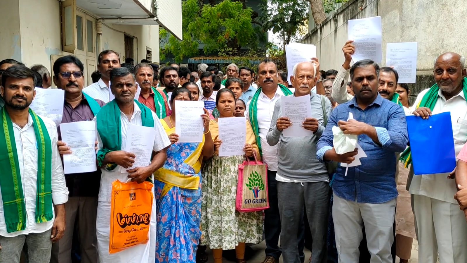 தேசிய நெடுஞ்சாலைக்கு விவசாய நிலங்களை எடுப்பதா?- விவசாயிகள் கண்டனம்...