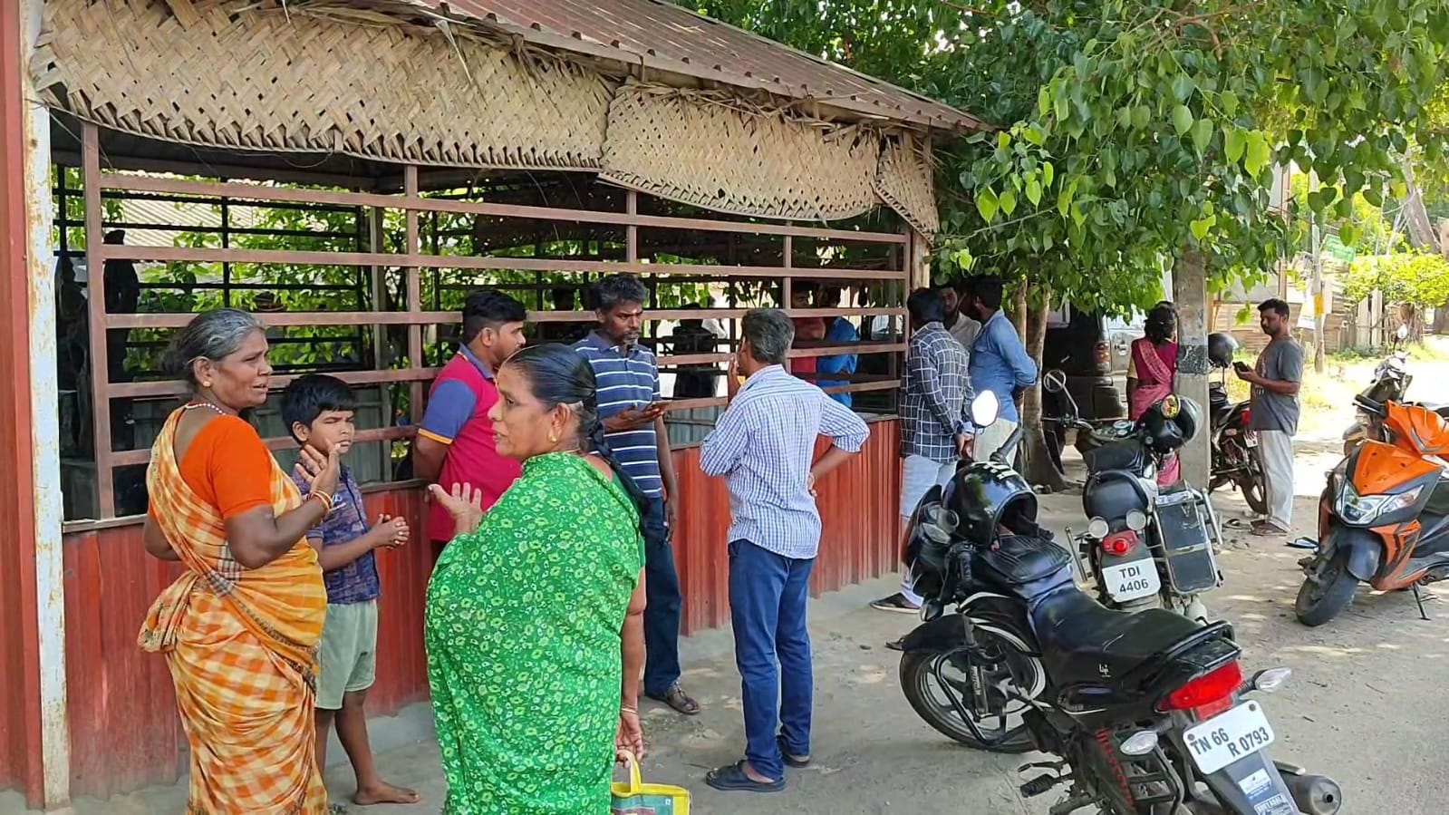 கோவையில் கோவிலுக்குள் புகுந்து சுவாமி சிலைகள் சேதம் - மர்ம நபர்களுக்கு போலீஸ் வலை வீச்சு