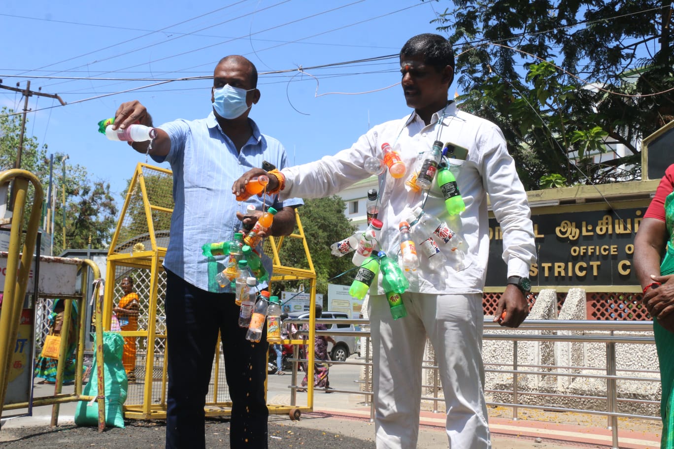 அரசு அங்கீகாரம் இல்லாமல் தயாரிக்கப்படும் குளிர்பானங்களை விற்பனை செய்பவர்கள்  மீது நடவடிக்கை எடுக்கக்கோரி ஆட்சியரிடம் மனு