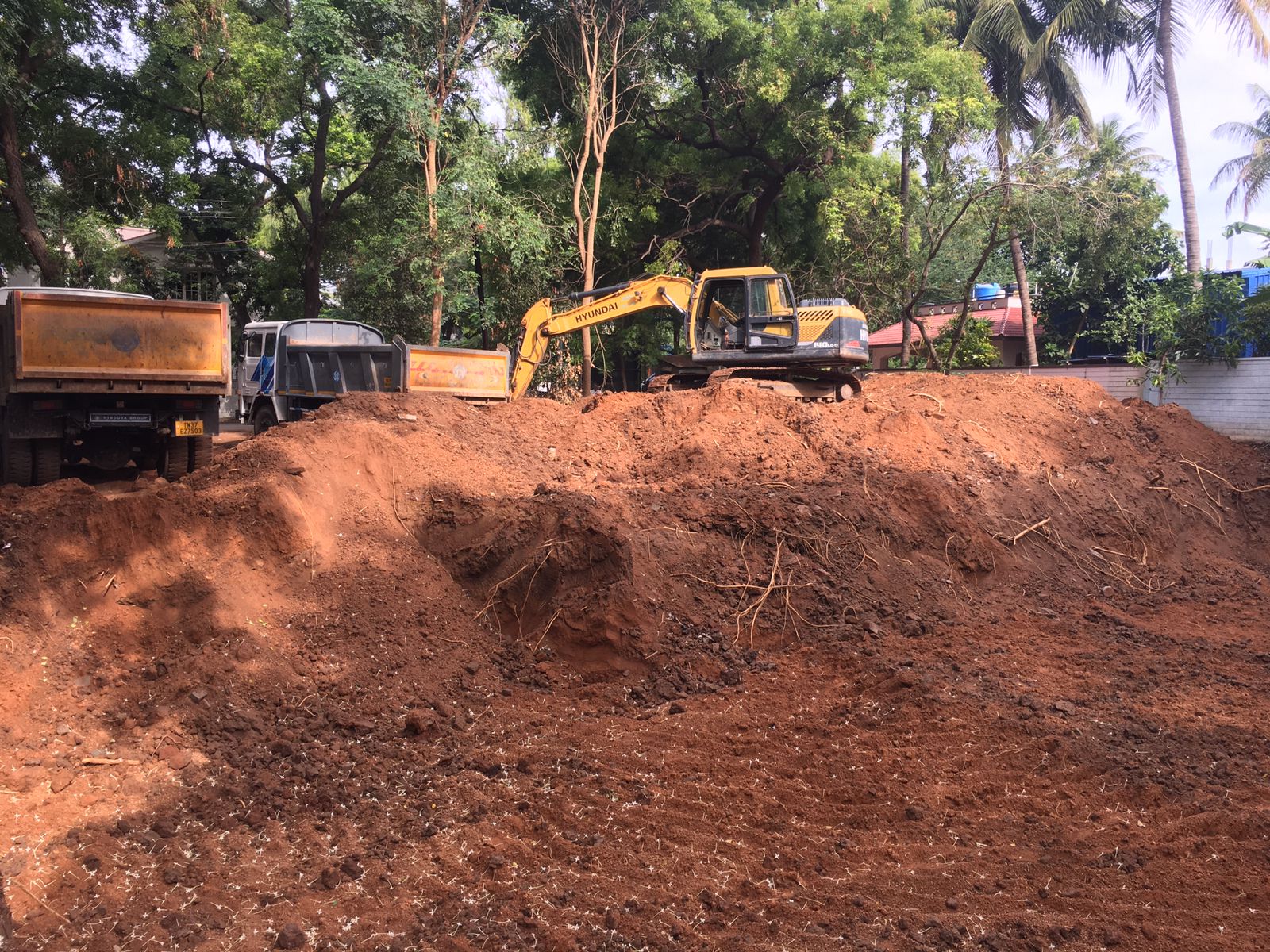 மரங்களை வெட்டி பூங்காக்களை அழித்து தண்ணீர் தொட்டி கட்டுவதா?  கோவையில் சிவராம் நகர் பகுதி குடியிருப்புவாசிகள் எதிர்ப்பு.