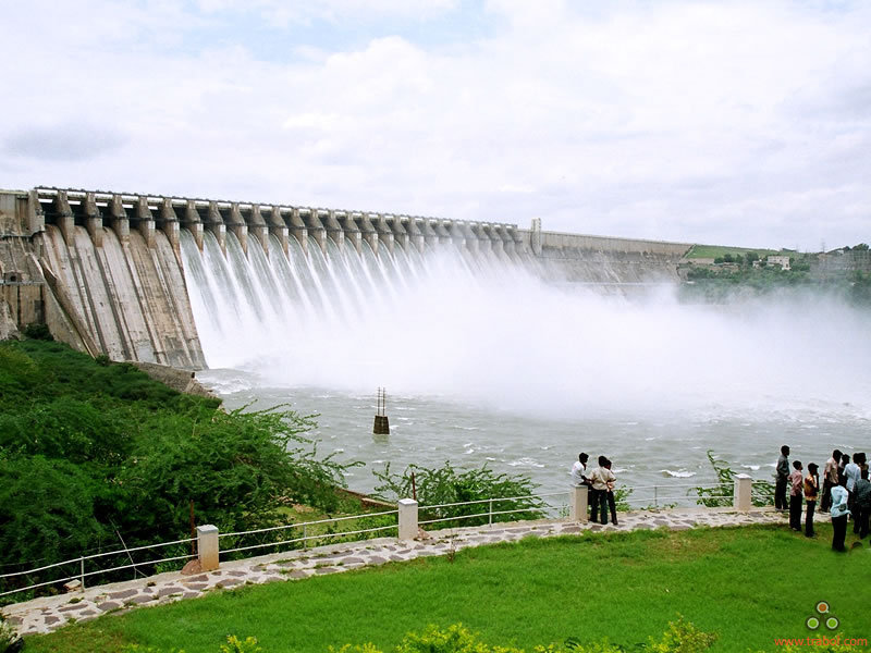 பவானியில் வெள்ளம் : 4 கிராமங்களுக்கு செல்லும் பாலம் நீரில் மூழ்கியது.!