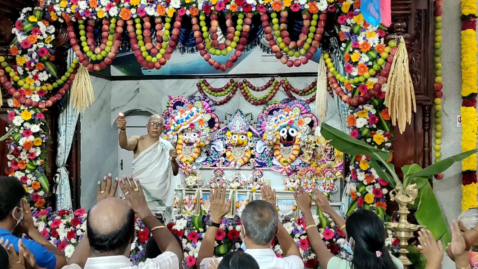 கோவை இஸ்கான் ஆலயத்தில் கிருஷ்ண ஜெயந்தி சிறப்பு வழிபாடு'