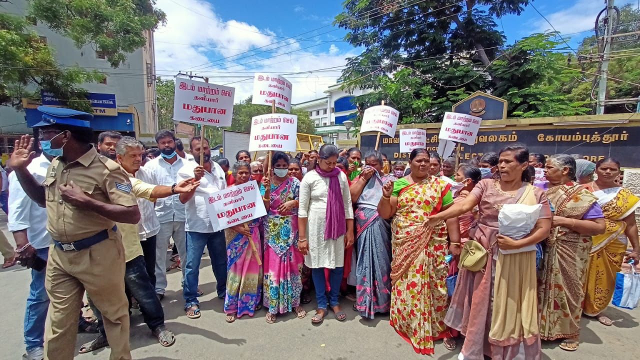 டாஸ்மாக் கடையை மாற்ற கோரி கே.என்.ஜி புதூர் மக்கள் ஆர்ப்பாட்டம்