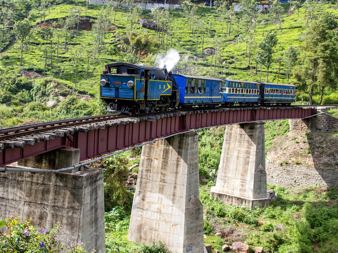 2 நாட்களுக்கு பின்னர் மேட்டுப்பாளையம்-குன்னூர் மலை ரயில் போக்குவரத்து தொடங்கியது