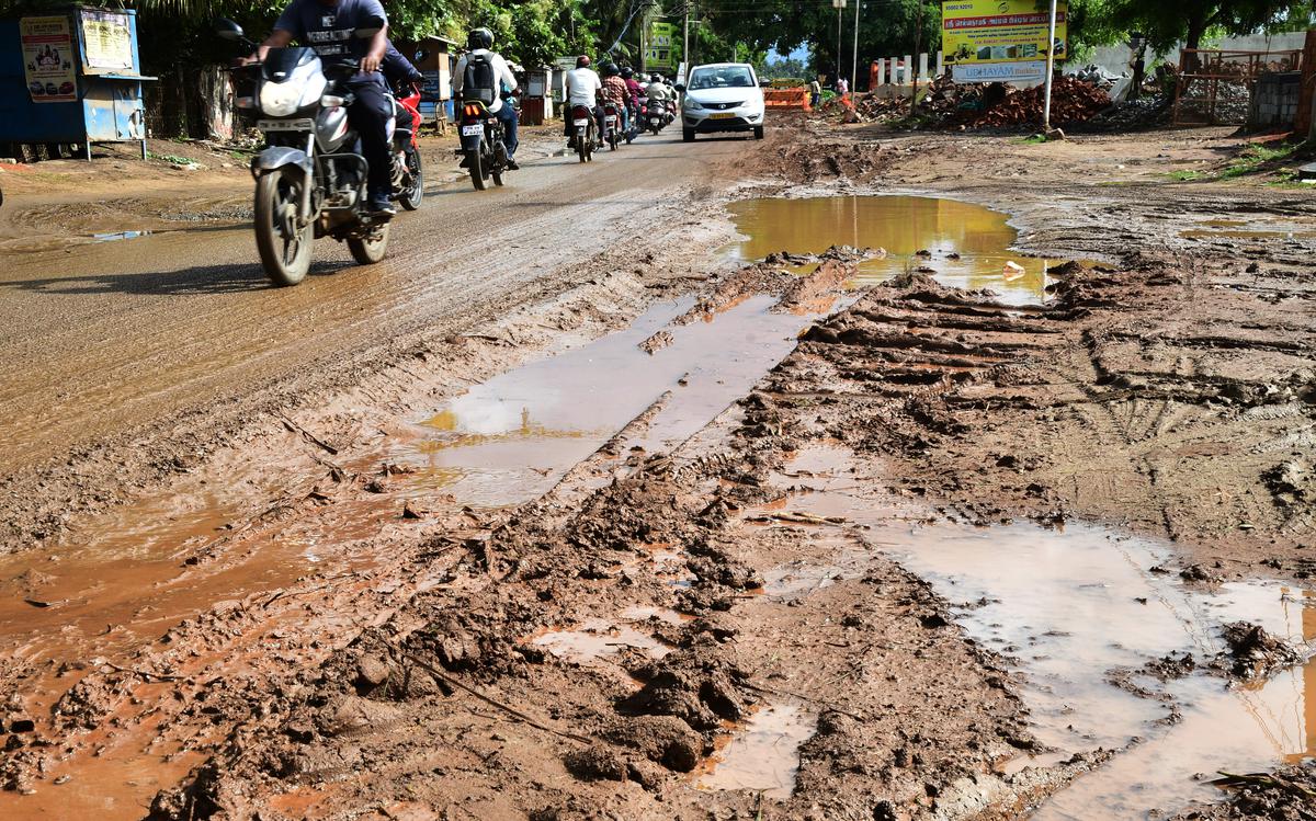 கோவையில் ரூ.26 கோடி மதிப்பில் 38 கிலோ மீட்டர் தூரத்திற்கு 112 சாலைகளைச் சீரமைக்க மாநகராட்சி முடிவு