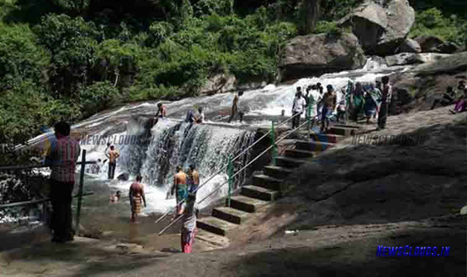 வெள்ளப்பெருக்கு காரணமாக மூடப்பட்டிருந்த கோவை குற்றாலம் திறப்பு: சுற்றுலாப் பயணிகள் குவிந்தனர்