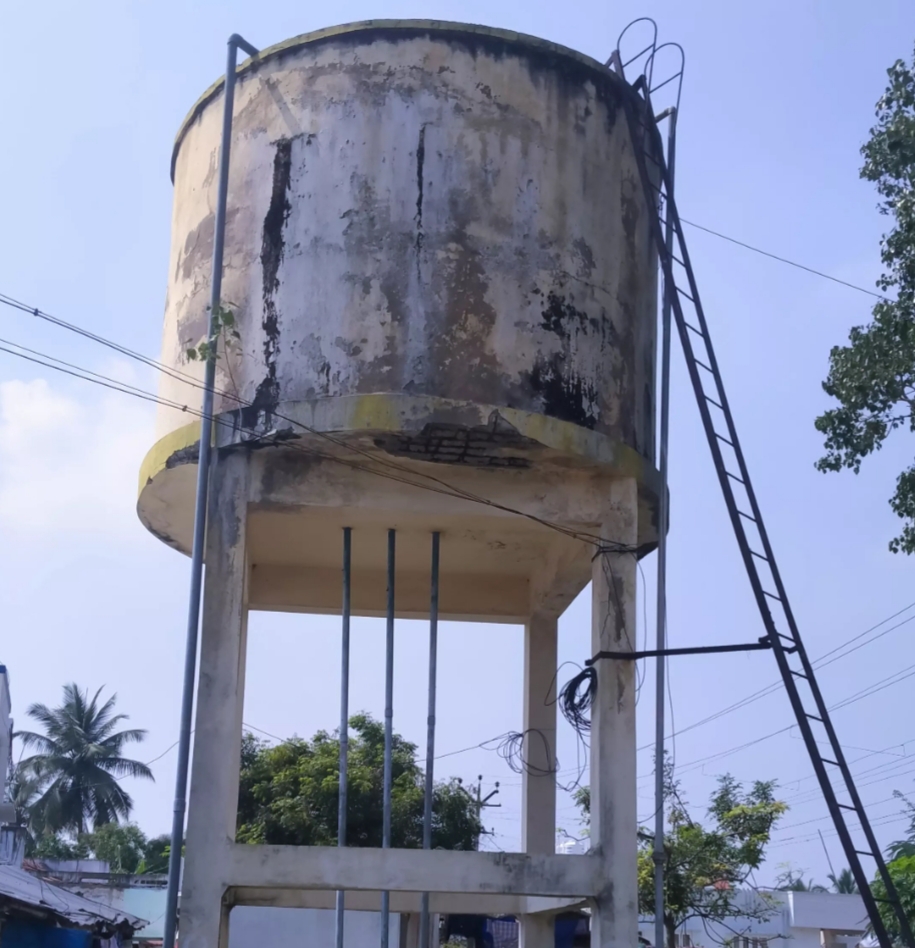 அன்னூர் அருகே இடிந்து விழும் நிலையில் நீர்த்தேக்க தொட்டி..! - அபாய நிலையில் வாழும் மக்கள்