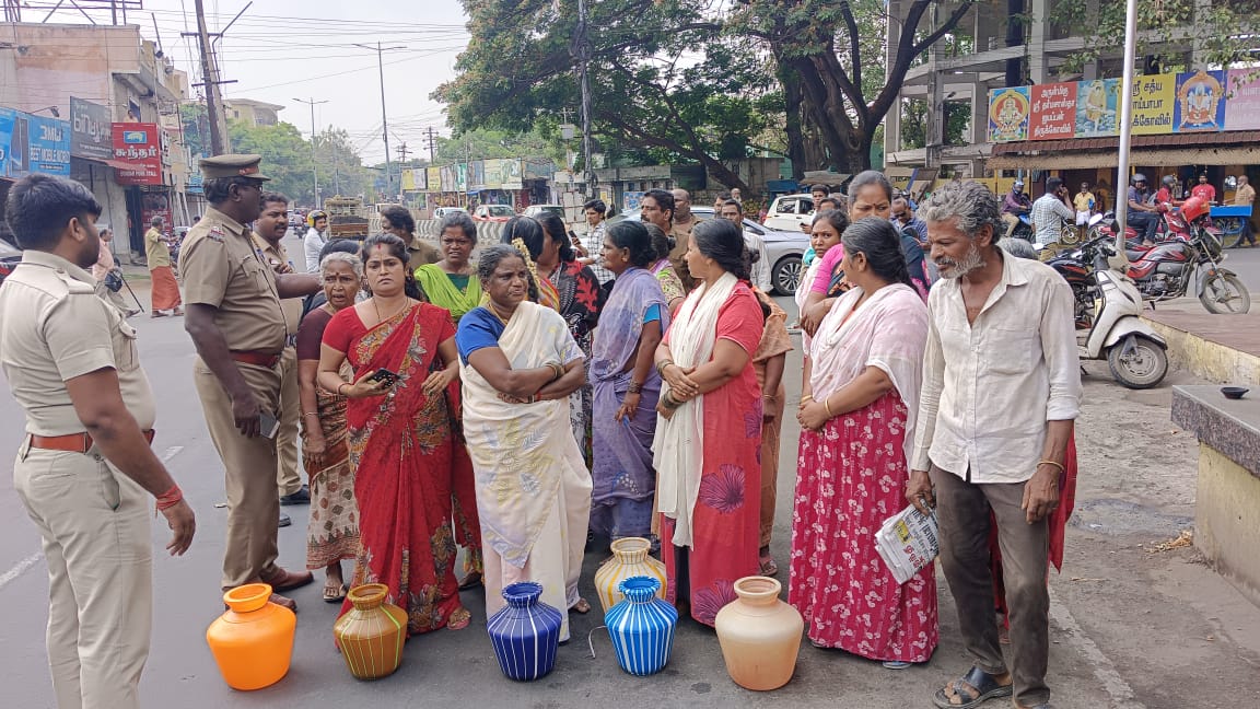 புளியகுளம் பொதுமக்கள் திடீர் மறியல்