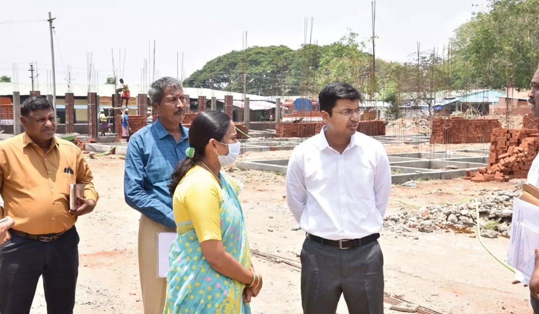 பொள்ளாச்சி வளர்ச்சி பணிகளை மாவட்ட ஆட்சியர் ஆய்வு செய்தார்