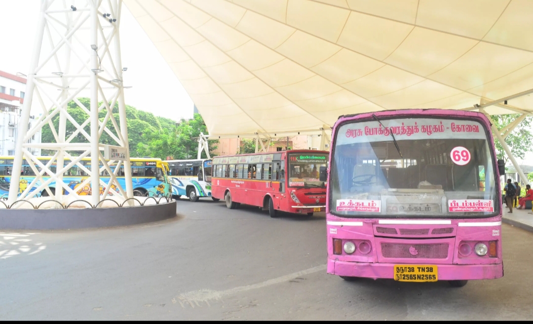 கோவை அரசு மருத்துவமனை அருகே ஏர் ஆரணை ஒலிக்க விடும் பேருந்துகள்: நோயாளிகள் அவதி