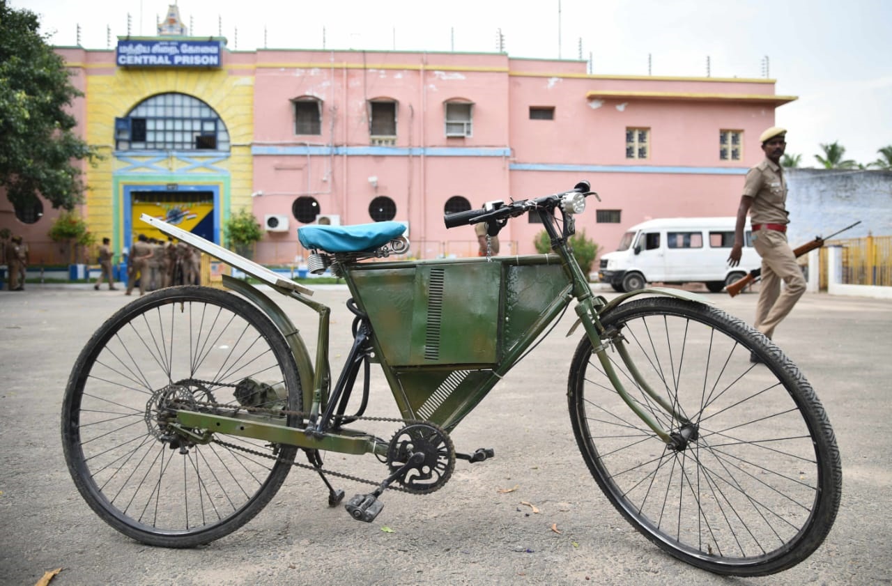 சோலார் பேனல் மூலம் இயங்கும் இ-சைக்கிளை உருவாக்கிய தண்டனை கைதி!..