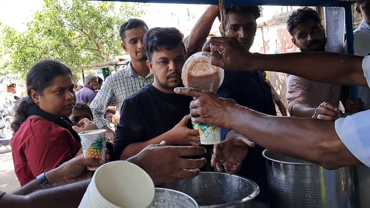 கோவையில் கம்பங்கூழ் வாங்கினா Unlimited சைட்டிஷ் கொடுக்குறாங்கப்பா..!