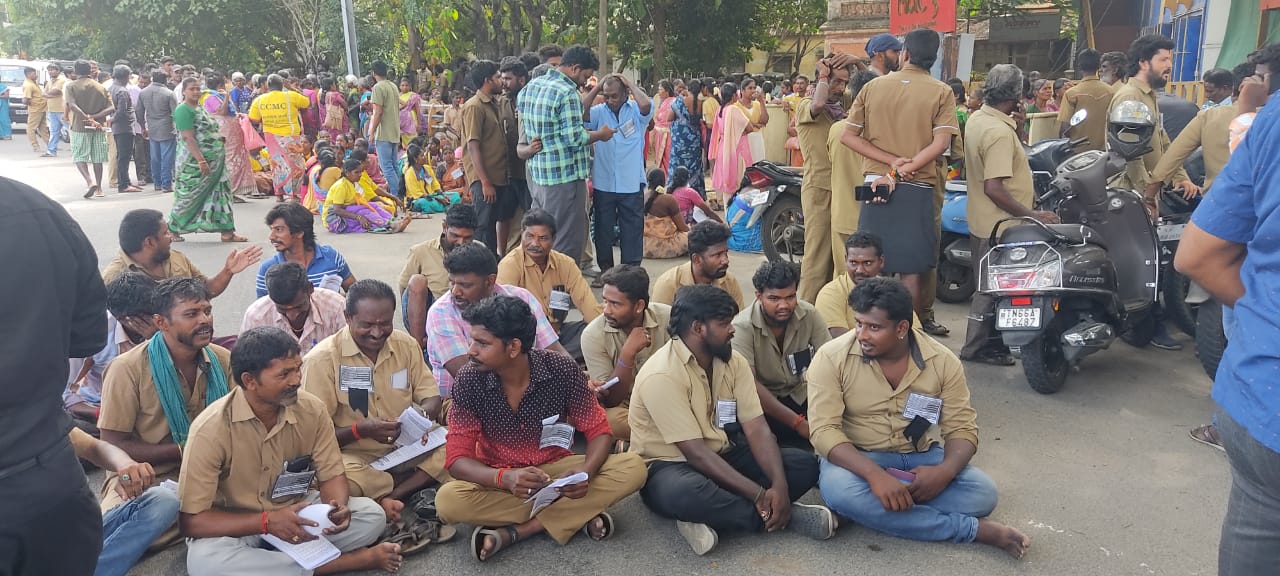 கோவை மாநகராட்சி தூய்மை பணி ஒப்பந்தத்தை தனியாருக்கு வழங்க கூடாது- மாநகராட்சி ஆணையரிடம் மனு