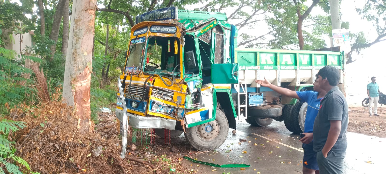 கோவை அருகே மரத்தின் மீது மோதி லாரி விபத்து- தடாகம் போலிசார் விசாரணை…