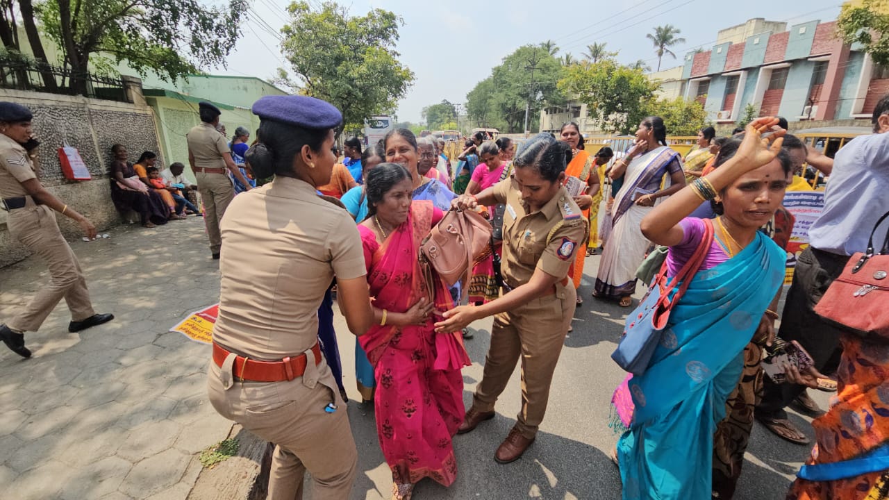 பல்வேறு கோரிக்கைகளை வலியுறுத்தி போராட்டத்தில் ஈடுபட்ட சத்துணவு அங்கன்வாடி ஊழியர்கள் கைது…