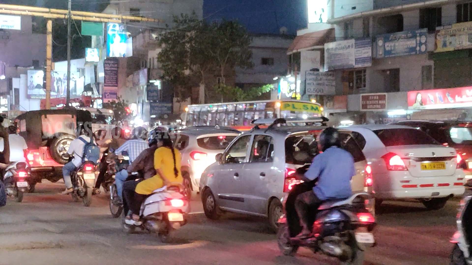 தீபாவளி பண்டிகையை முன்னிட்டு வாகன நிறுத்துமிடங்கள் அறிவிப்பு- மீறினால் சட்டபடி நடவடிக்கை எடுக்கப்படும் என காவல்துறை எச்சரிக்கை…