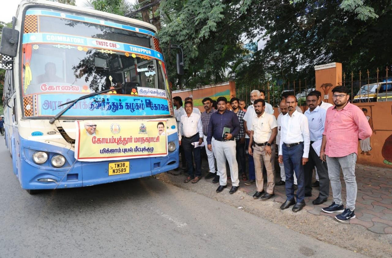 மிக்ஜாம் புயல் எதிரொலி- துப்புரவு பணிகளுக்காக செல்லும் கோவை மாநகராட்சி  பணியாளர்கள்...