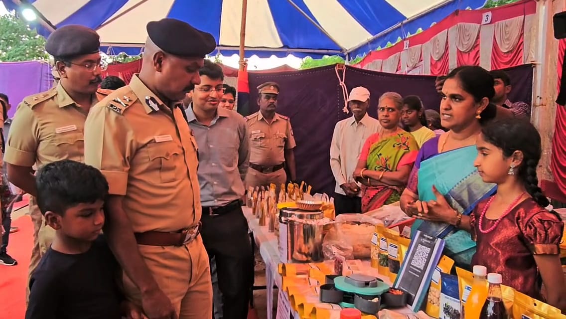 காவலர் குடும்பத்தினரின் சுயத்தொழில் கண்காட்சி மற்றும் விற்பனை அங்காடி...