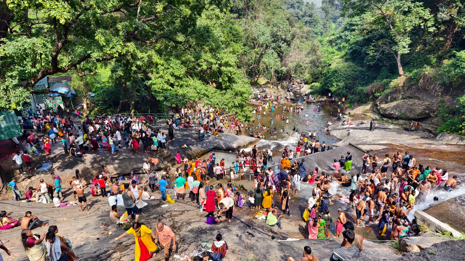 காணும் பொங்கல்; கோவை குற்றாலத்தில் குவிந்த மக்கள்