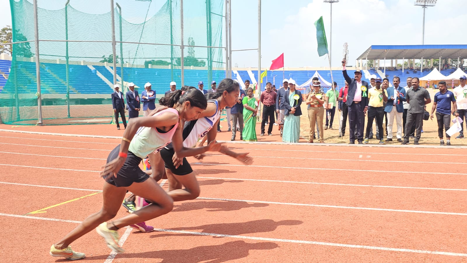 கோவையில் நடைபெற்ற காவல்துறை விளையாட்டு போட்டி- பரிசுகள் வழங்க உள்ள டிஜிபி சங்கர் ஜிவால்...