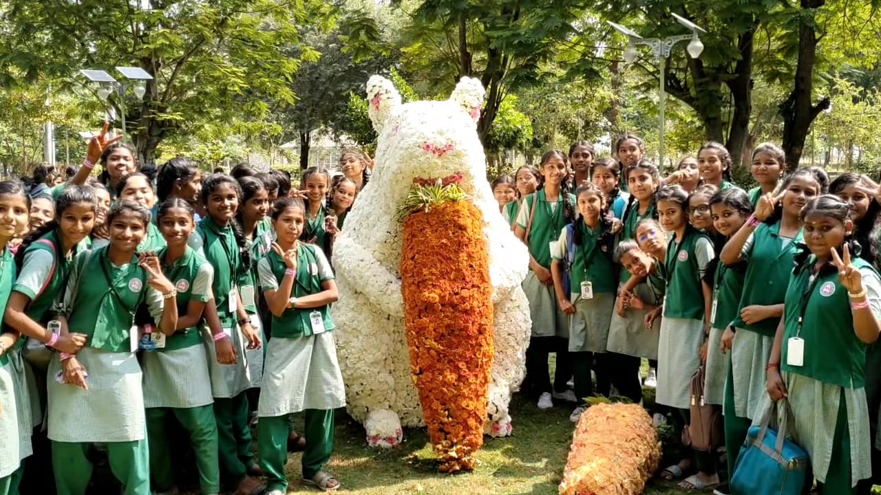 தமிழ்நாடு வேளாண் பல்கலைக்கழகத்தில் மலர் கண்காட்சி துவங்கியது...