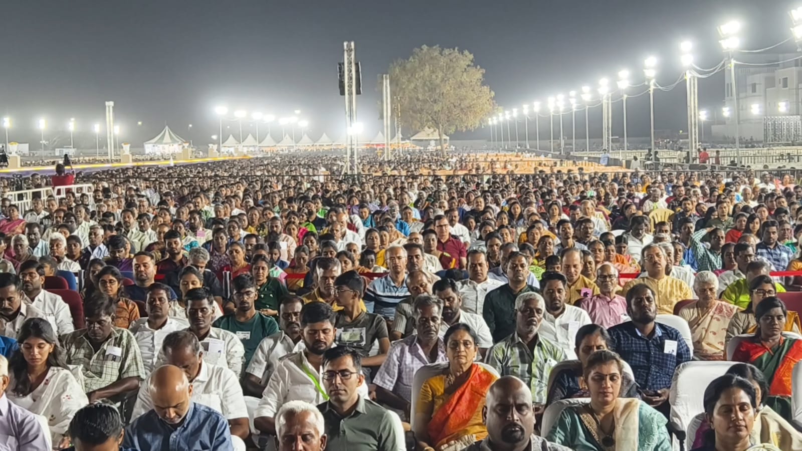 கொடிசியாவில் தியானத்தில் இறங்கிய கோவை மக்கள்...!