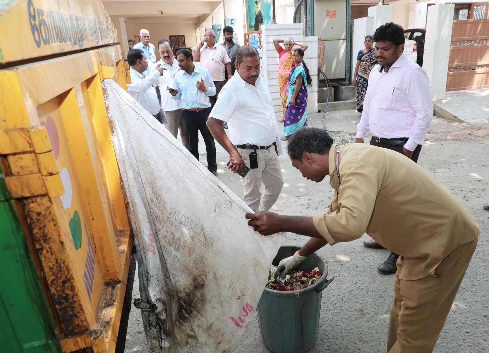 குப்பைகளை தரம் பிரித்து வழங்காத வணிக வளாகத்திற்கு 50,000 அபராதம்- மாநகராட்சி ஆணையாளர் நடவடிக்கை...