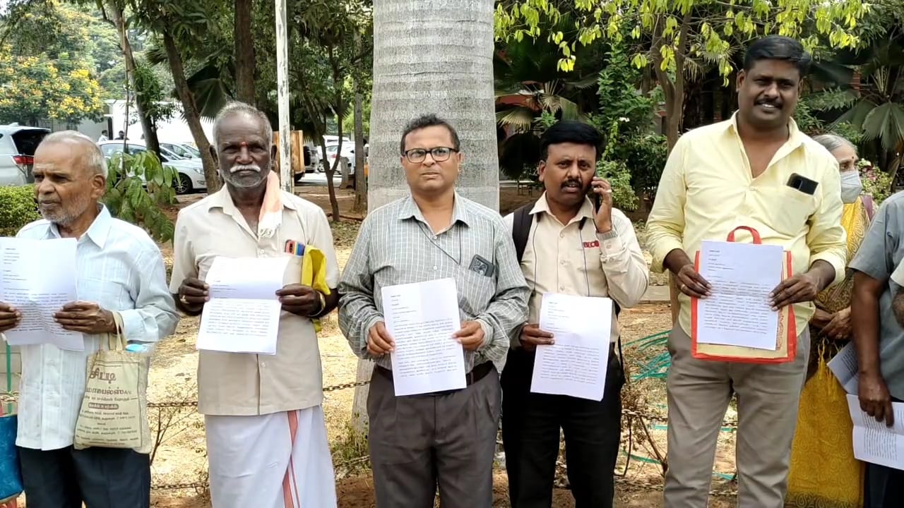 கோவையில் கை ராசி மருத்துவரிடம் பணம் கொடுத்து ஏமாந்த பொதுமக்கள்- ஒன்றரை கோடி பணத்துடன் மருத்துவர் தலைமறைவு...