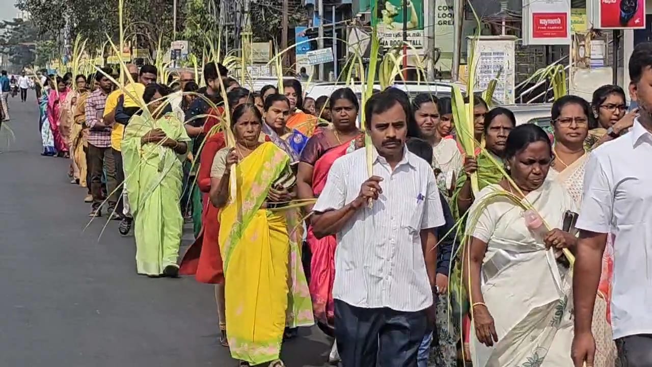 கோவையில் நடைபெற்ற ஞாயிறு குருத்தோலை ஊர்வலம்...