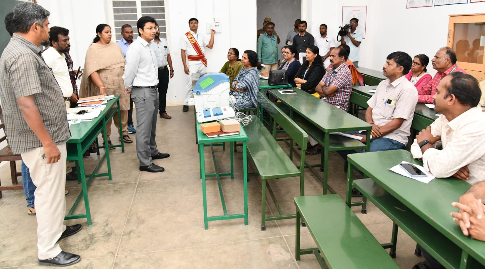 கோவையில் வாக்குச்சாவடி தலைமை அலுவலர்கள் மற்றும் வாக்குப்பதிவு அலுவலர்களுக்கான பயிற்சி வகுப்புகள்...