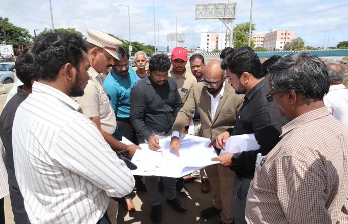 கோவையில் நடைமேம்பாலம்; மாநகராட்சி ஆணையர் ஆய்வு!