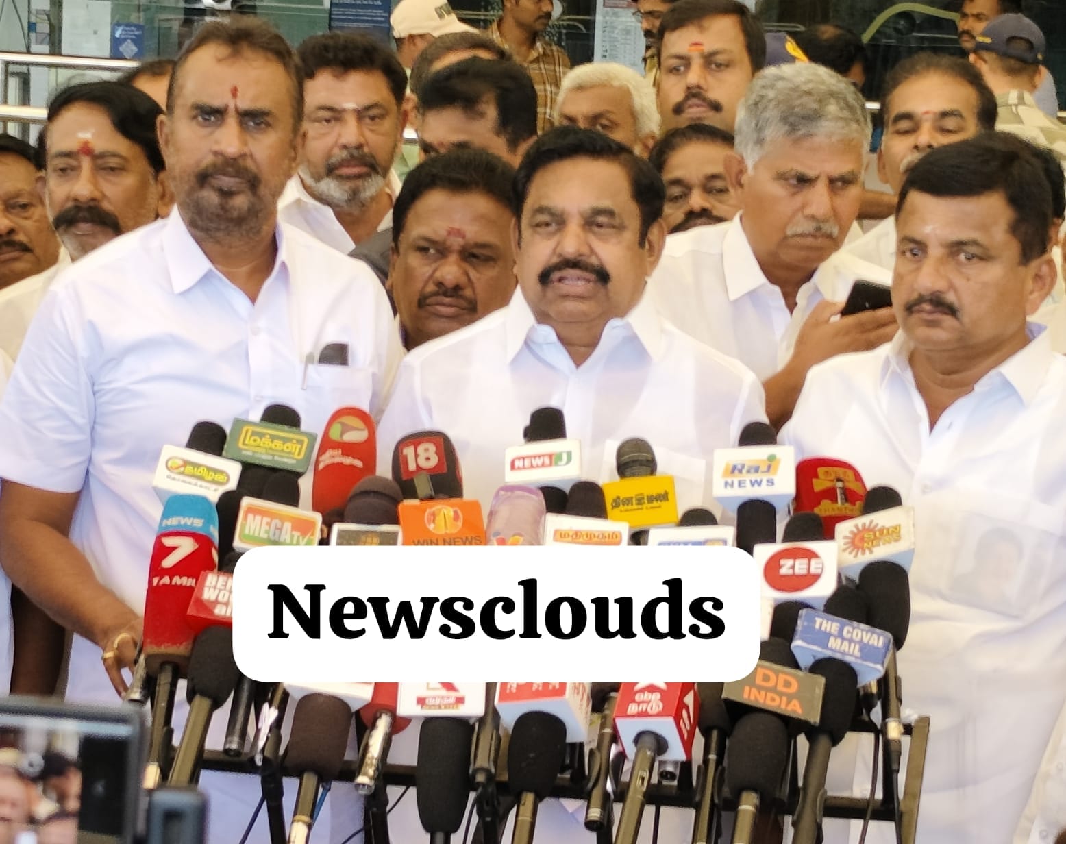 அண்ணாமலை வாயில் வடை சுடுகிறார்- கோவையில் எடப்பாடி பழனிச்சாமி பேட்டி...