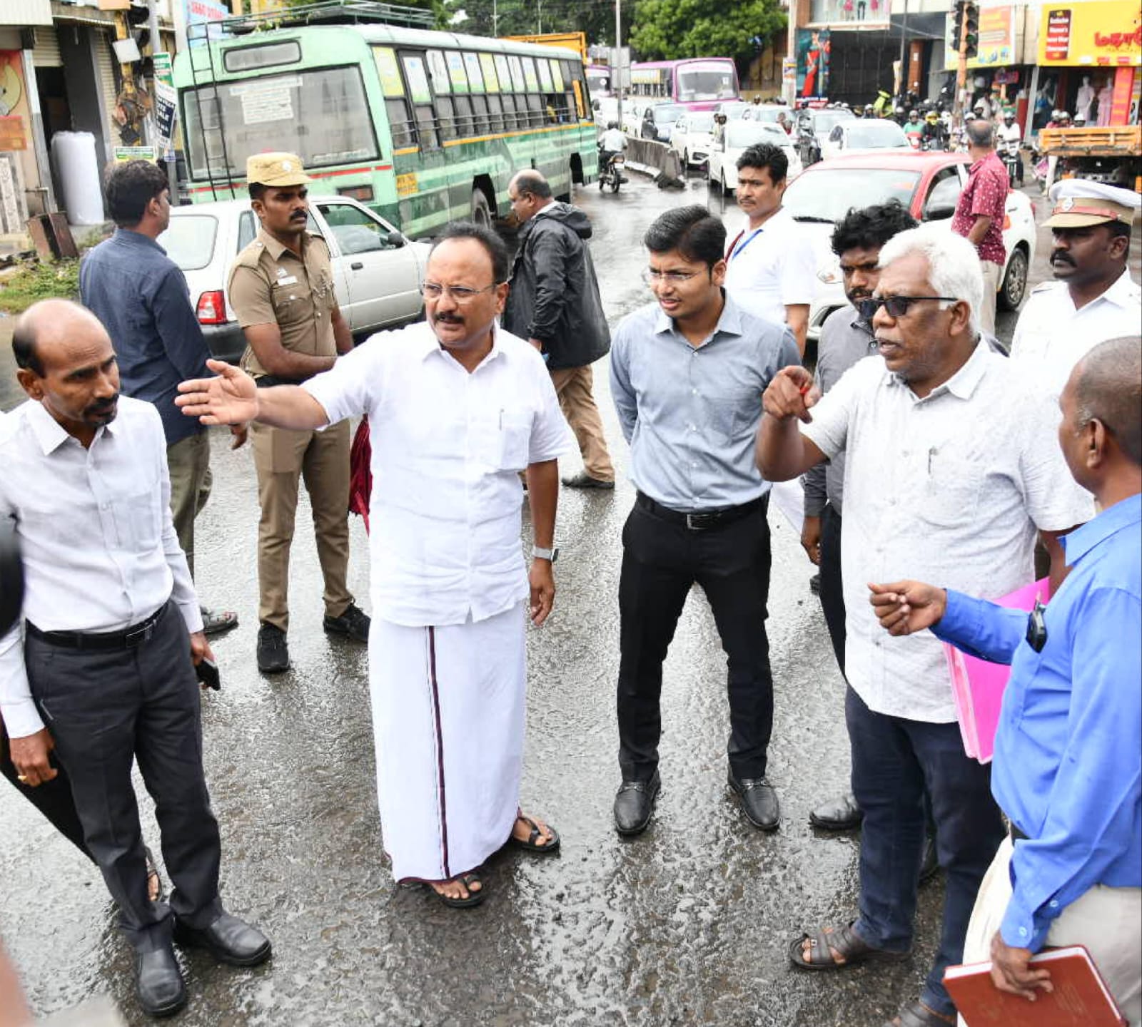 கணபதி போக்குவரத்து நெரிசலைக் கட்டுப்படுத்த  ஆய்வு மேற்கொண்ட கோவை எம்பி.