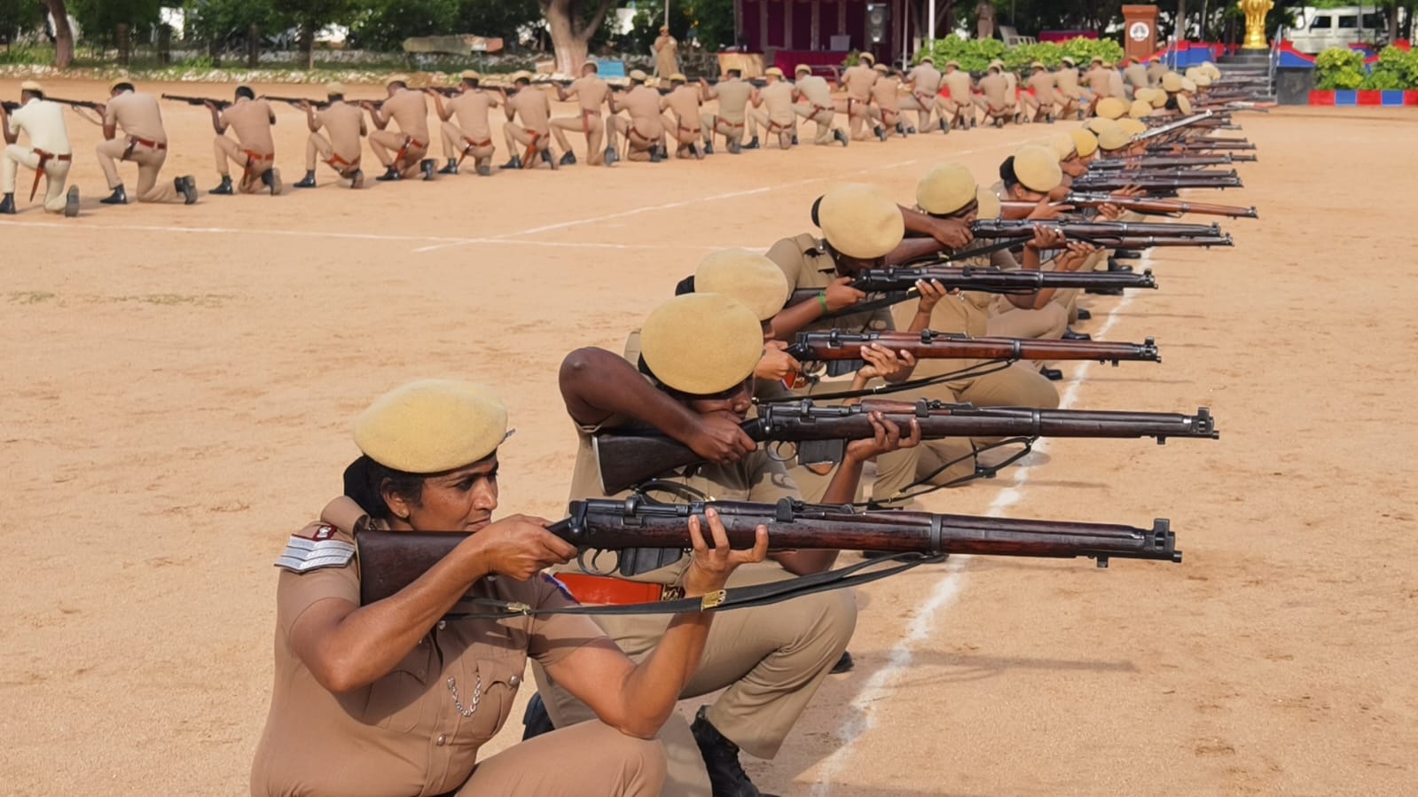 கோவையில் காவலர்களுக்கு துப்பாக்கி சூடு பயிற்சி...