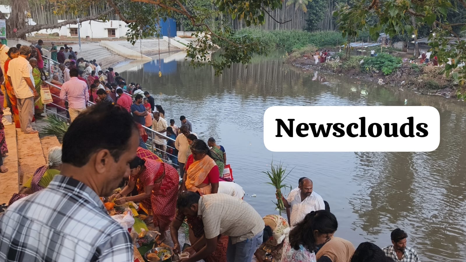 ஆடிப்பெருக்கு- பேரூர் படித்துறையில் குவிந்த பொதுமக்கள்...