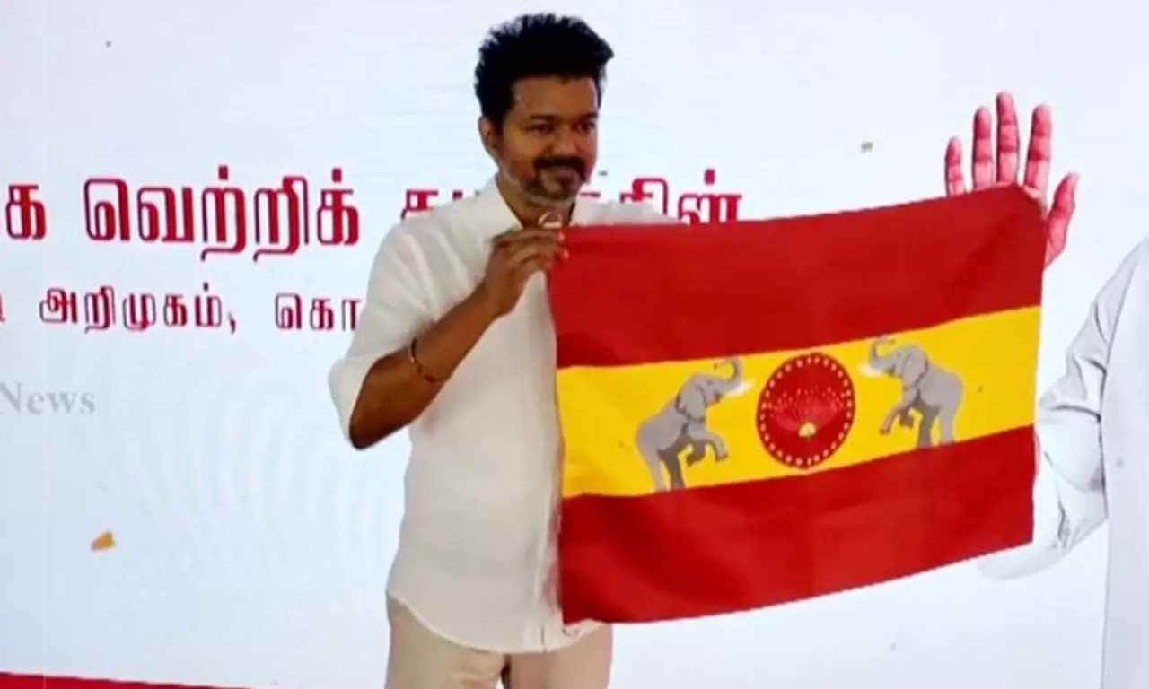 தெறிக்க விடும் விஜய் கட்சியின் கொடிப்பாடல் வெளியீடு... லிங்க் உள்ளே!