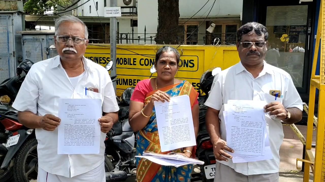 கோவையில் ஜாதியை காரணம் காட்டி மாணவிக்கு பள்ளியில் இரண்டாம் பரிசு-   மாணவியின் தாயார் ஆட்சியர் அலுவலகத்தில் புகார்...