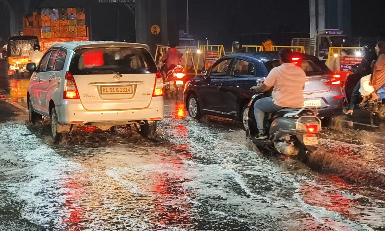 கோவையில் பெய்த மழை- ஒருபுறம் மகிழ்ச்சி ஒருபுறம் சிரமம்...