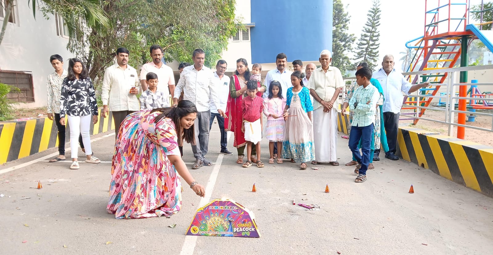 கோவையில் தீபாவளி பண்டிகை கோலாகலம்...