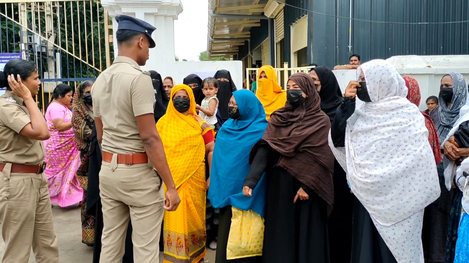 கோவை கார் குண்டுவெடிப்பு வழக்கு- கைதான நபர்களின் உறவினர்கள் போராட்டம்- காரணம் என்ன?