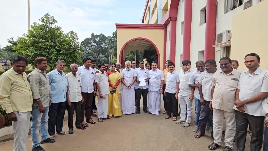 மயூரா ஜெயக்குமாரால் உயிருக்கு ஆபத்து- கோவை மாவட்ட காங்கிரஸ் நிர்வாகிகள் காவல் ஆணையாளரிடம் புகார் மனு...